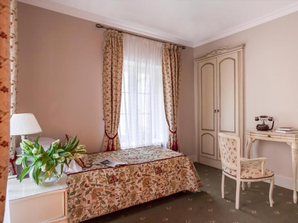 Palac Zegrzynski Aparthotel 4*